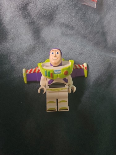 Lego buzz lightyear minifigure - buzz,